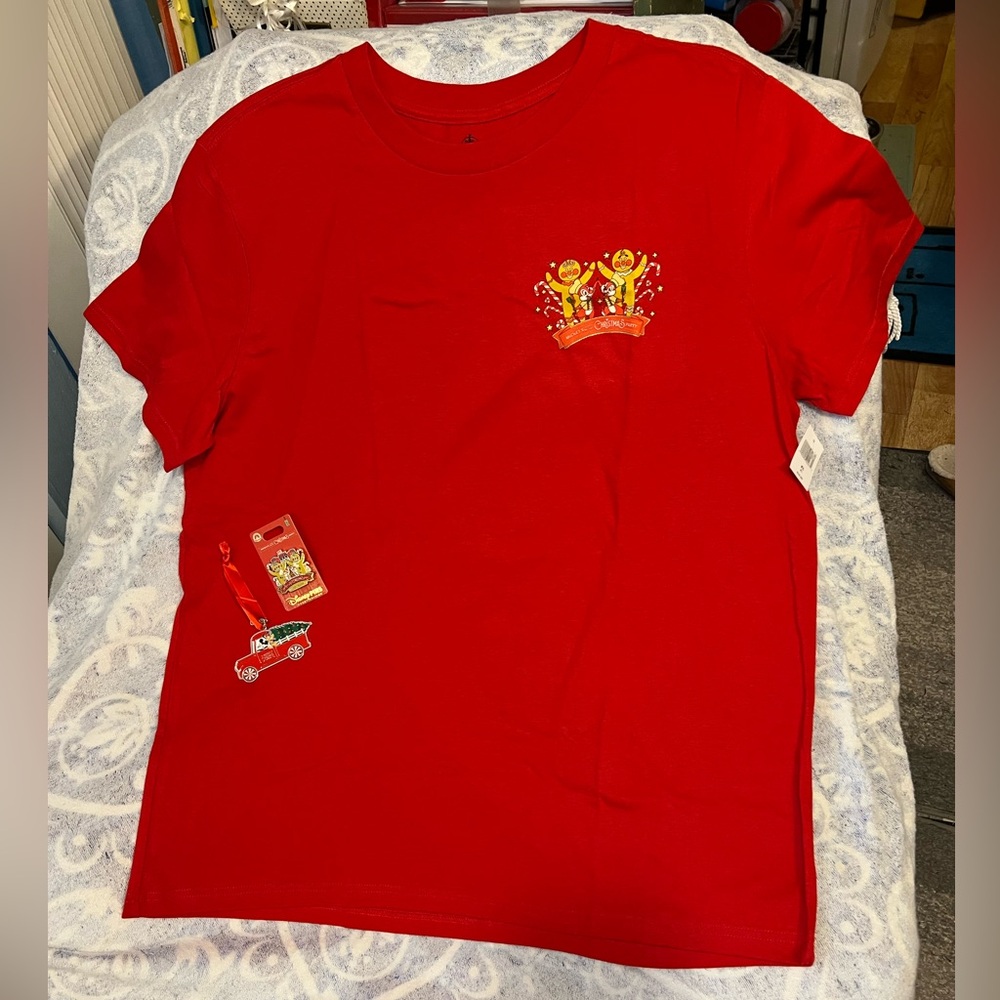 2025 Disney World Christmas Party T-Shirt XL & Party matching pin & ornament NWT